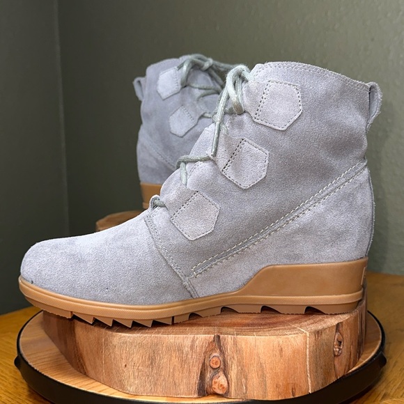 SOREL Women's Evie Lace Waterproof Suede Ankle Bootie - Picture 2 of 15